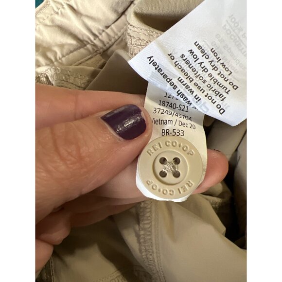 REI Co-Op Womens Cargo Hiking Shorts Size 14 Beige Nylon Outdoors Gorpcore - Picture 9 of 12